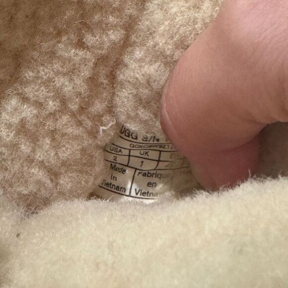 UGG Bailey Button Tehuano Classic Boots Girls 2 - Picture 3 of 5